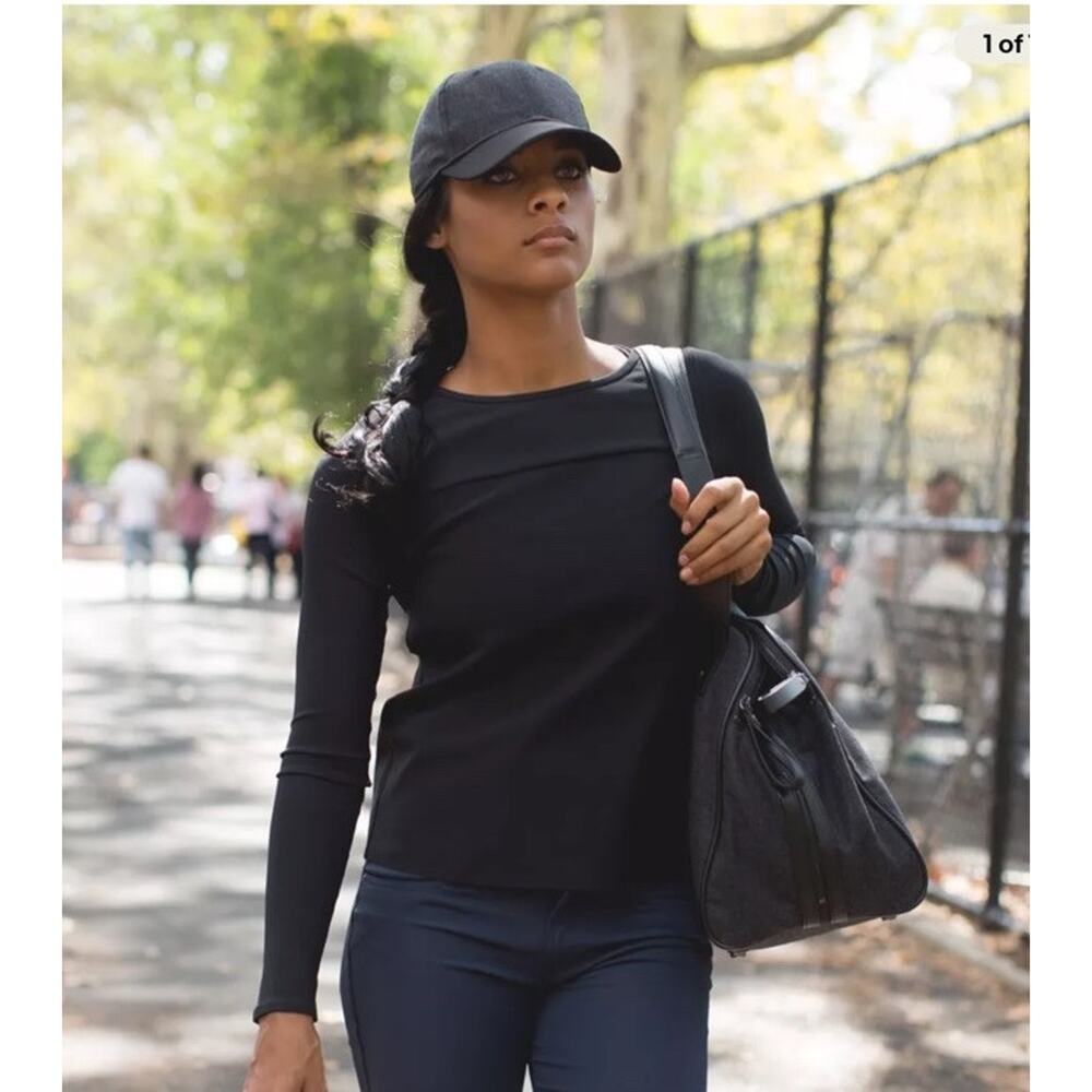 Lululemon Out of This World Long Sleeve Tech Inkwell sz 8 Estimated Women